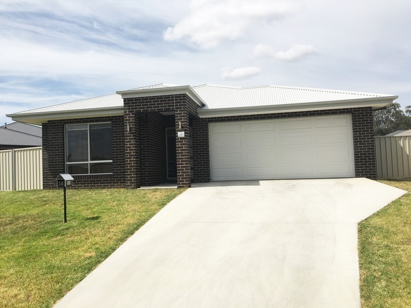 38 WHITELEY CIRCUIT, Baranduda VIC 3691