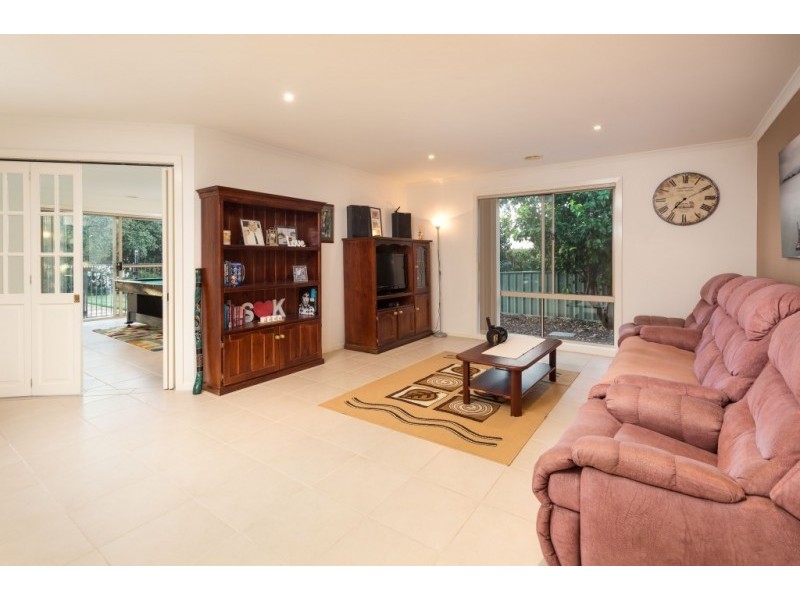 15 SCARBOROUGH DRIVE, Wodonga VIC 3690