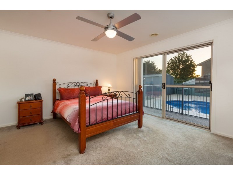 15 SCARBOROUGH DRIVE, Wodonga VIC 3690