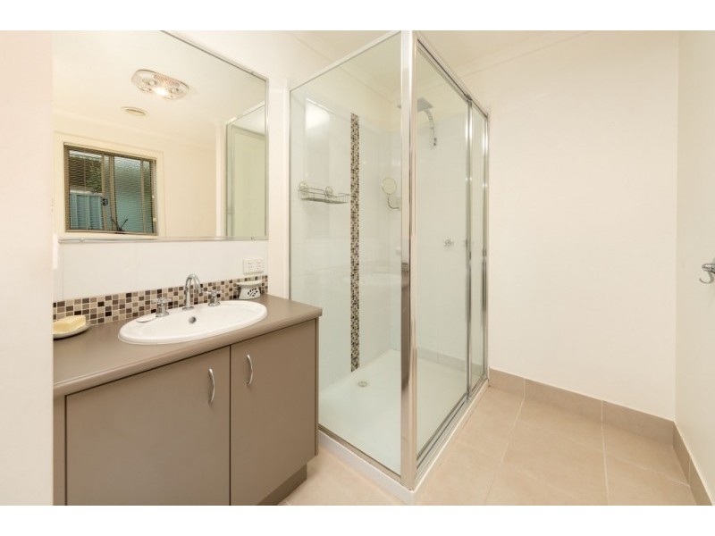 15 SCARBOROUGH DRIVE, Wodonga VIC 3690