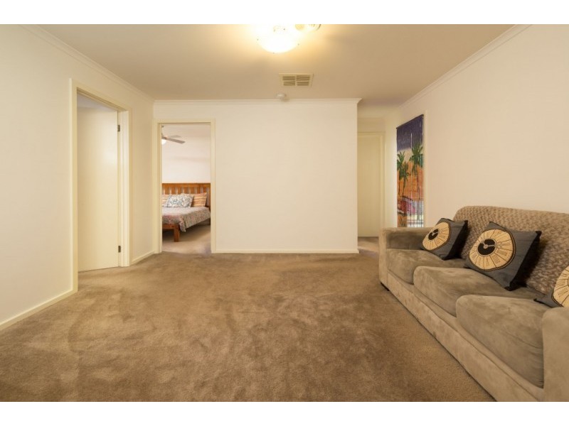 15 SCARBOROUGH DRIVE, Wodonga VIC 3690