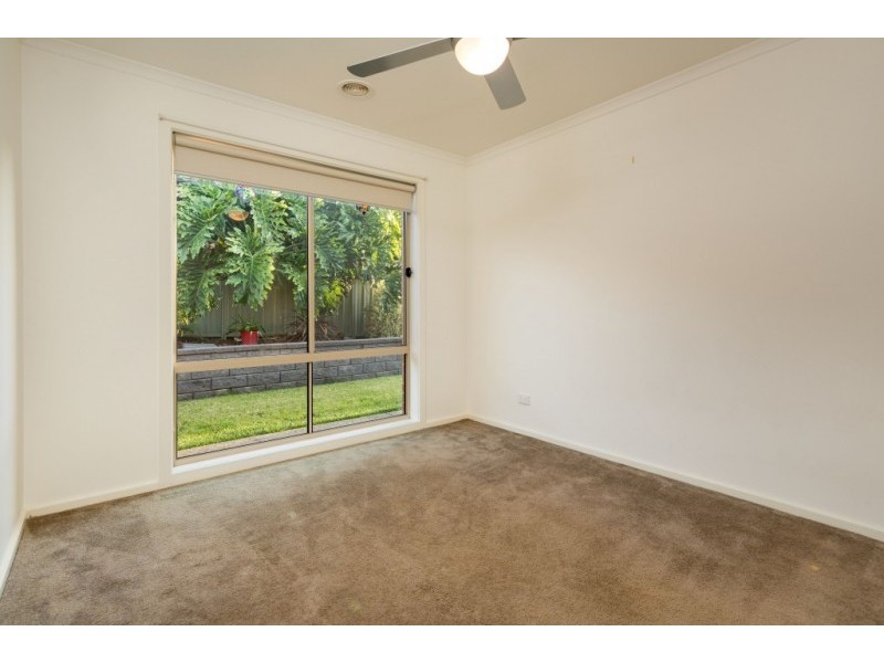 15 SCARBOROUGH DRIVE, Wodonga VIC 3690