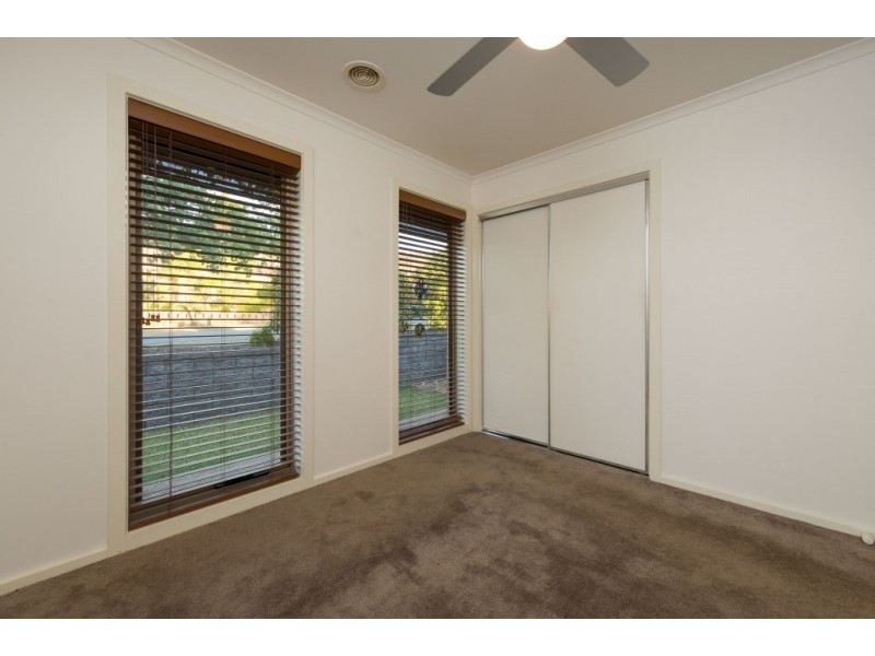 15 SCARBOROUGH DRIVE, Wodonga VIC 3690