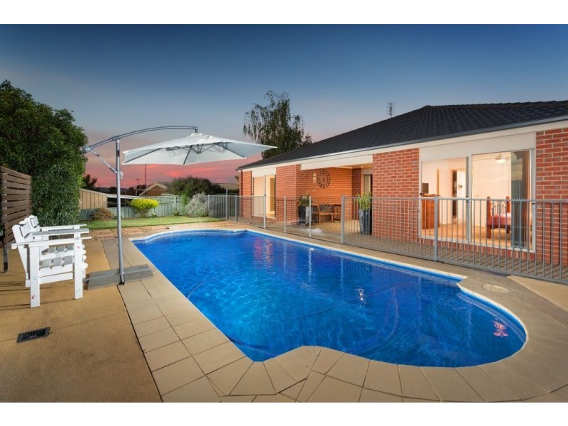 15 SCARBOROUGH DRIVE, Wodonga VIC 3690