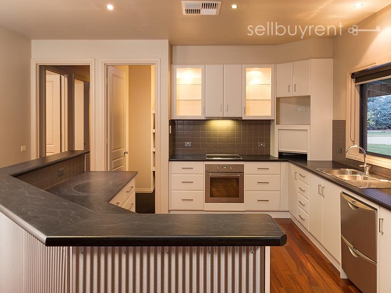 6 WOODSWALLOW LANE, Jindera NSW 2642