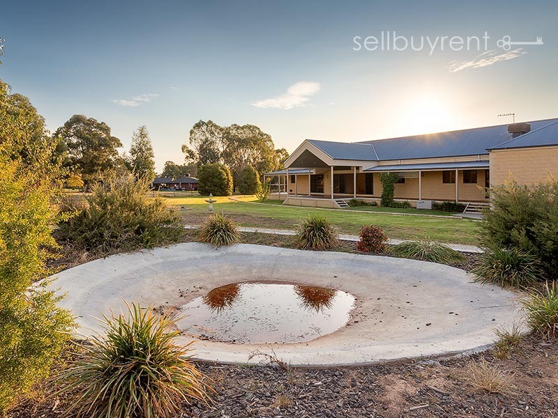 6 WOODSWALLOW LANE, Jindera NSW 2642