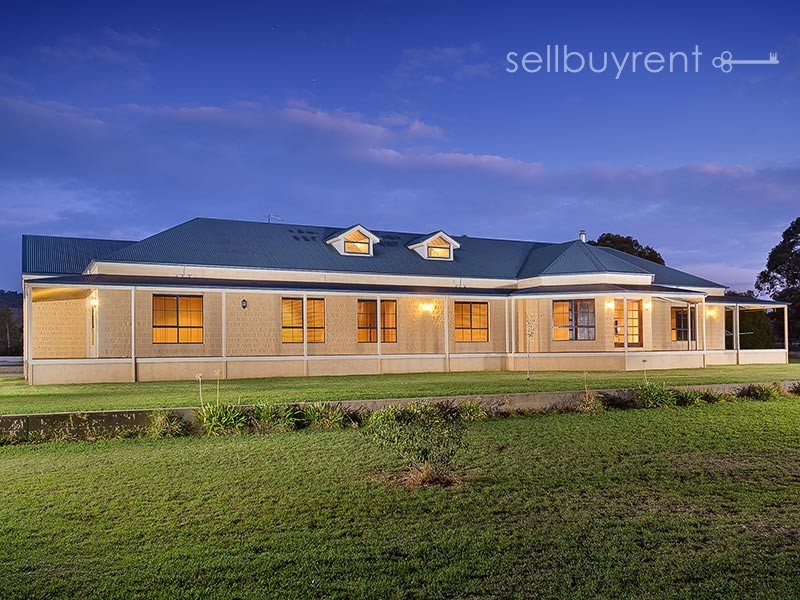 6 WOODSWALLOW LANE, Albury NSW 2640