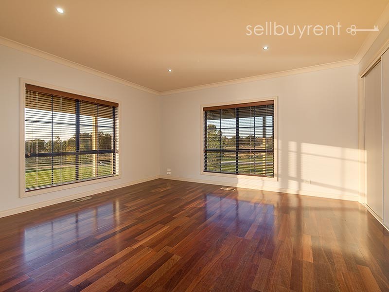 6 WOODSWALLOW LANE, Albury NSW 2640