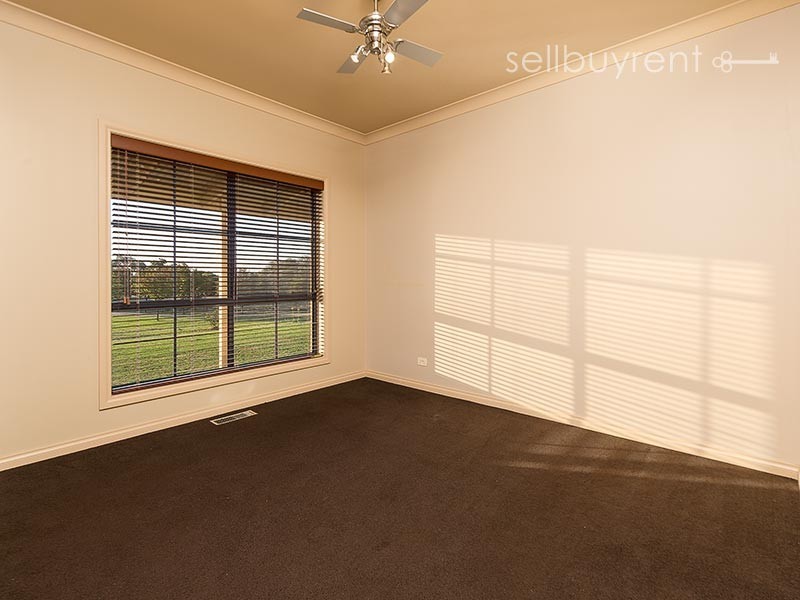 6 WOODSWALLOW LANE, Albury NSW 2640