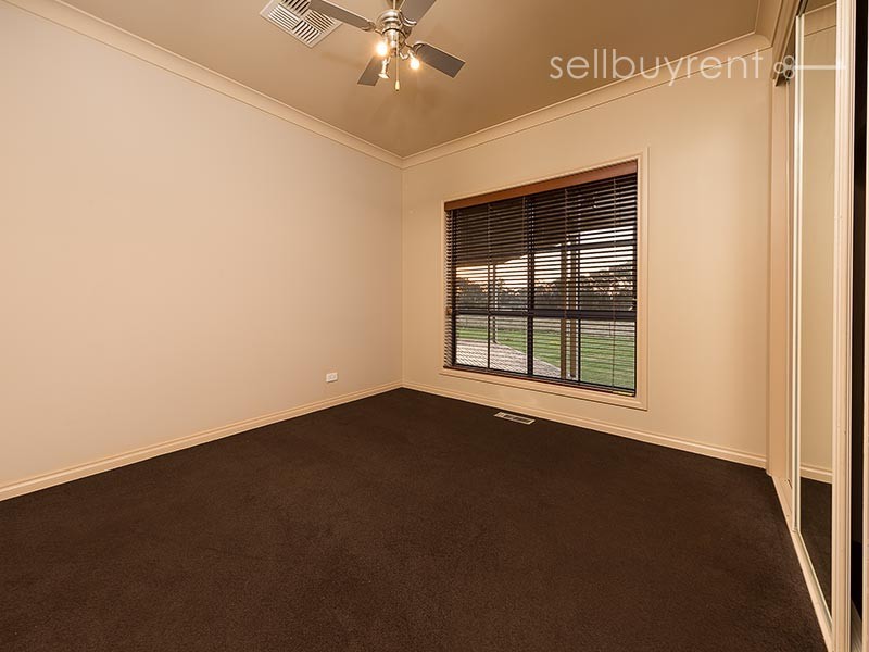 6 WOODSWALLOW LANE, Albury NSW 2640