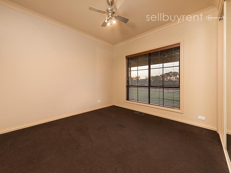 6 WOODSWALLOW LANE, Albury NSW 2640