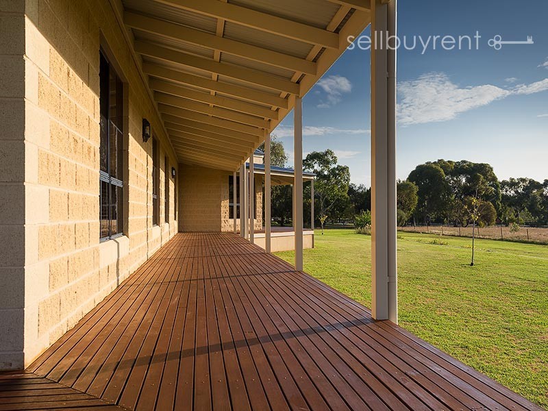 6 WOODSWALLOW LANE, Albury NSW 2640