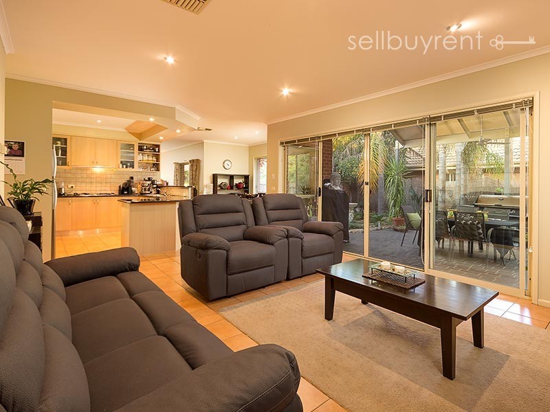 1 AVONDALE DRIVE, Wodonga VIC 3690