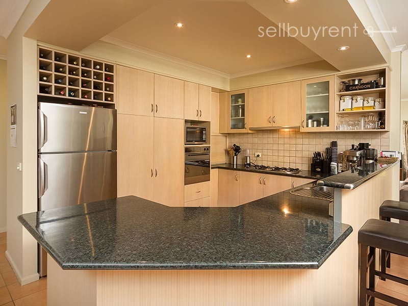 1 AVONDALE DRIVE, Wodonga VIC 3690