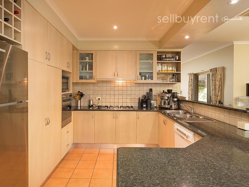 1 AVONDALE DRIVE, Wodonga VIC 3690