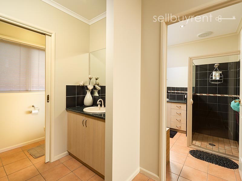 1 AVONDALE DRIVE, Wodonga VIC 3690