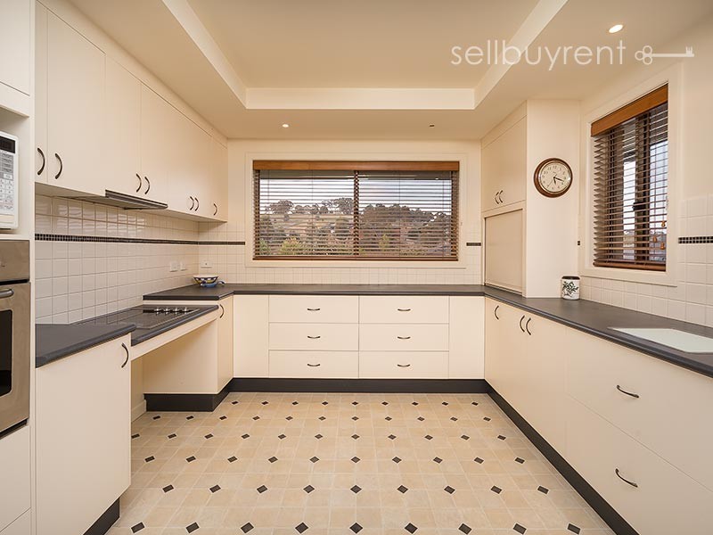 24 WHERNSIDE DRIVE, Wodonga VIC 3690