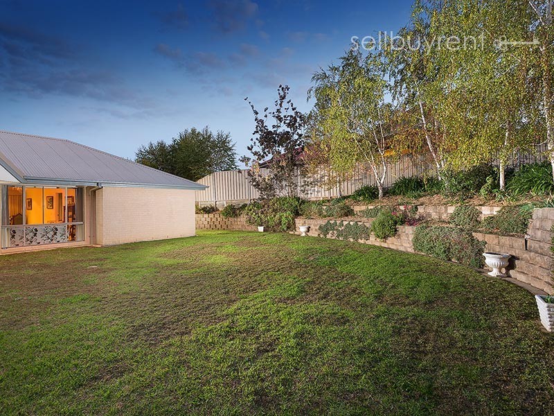 24 WHERNSIDE DRIVE, Wodonga VIC 3690
