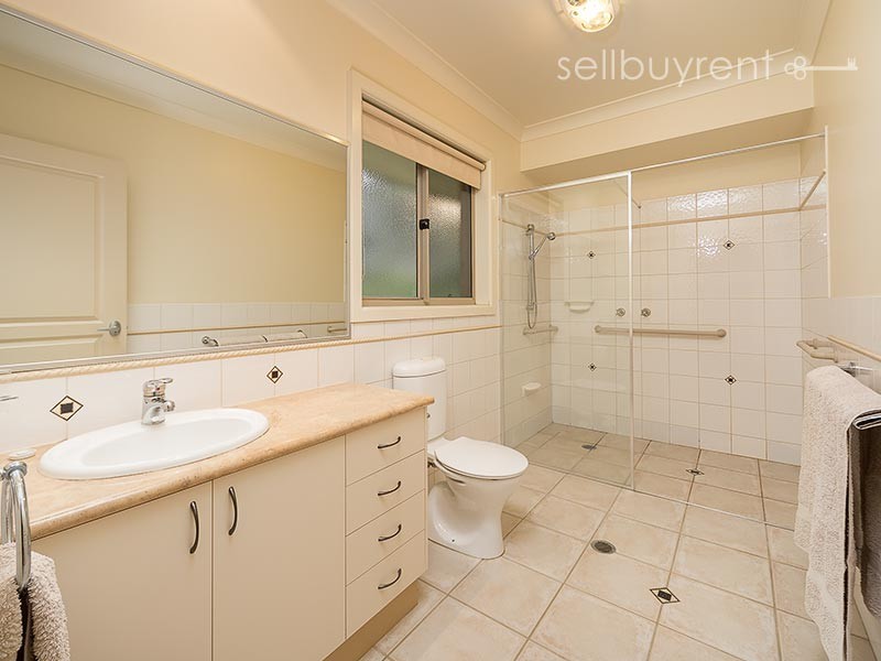 24 WHERNSIDE DRIVE, Wodonga VIC 3690