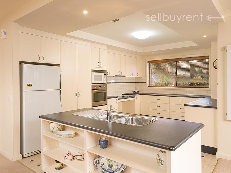 24 WHERNSIDE DRIVE, Wodonga VIC 3690