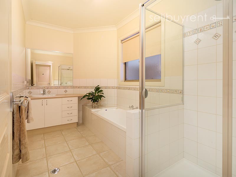 24 WHERNSIDE DRIVE, Wodonga VIC 3690