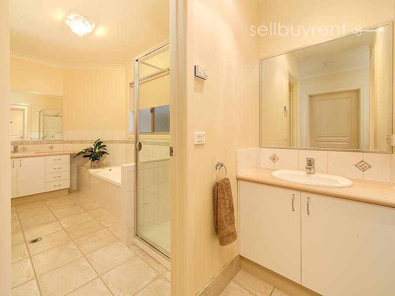 24 WHERNSIDE DRIVE, Wodonga VIC 3690