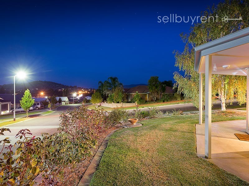 24 WHERNSIDE DRIVE, Wodonga VIC 3690