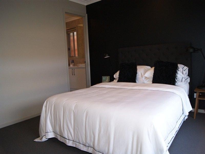 26 VICTORIA CROSS PARADE, Wodonga VIC 3690