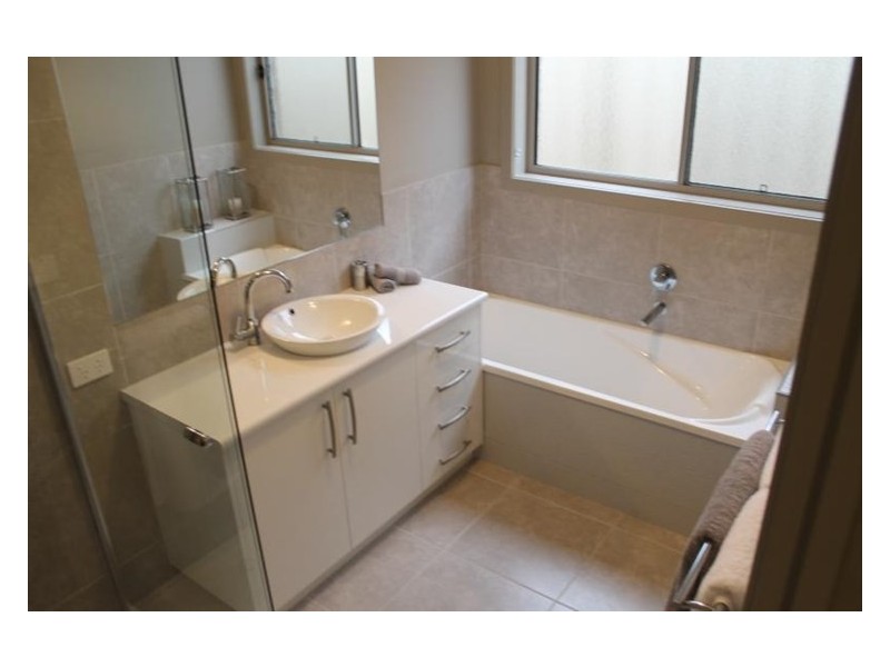 26 VICTORIA CROSS PARADE, Wodonga VIC 3690