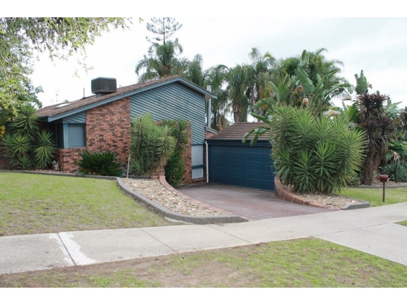 16 DUNLUCE PLACE, Wodonga VIC 3690