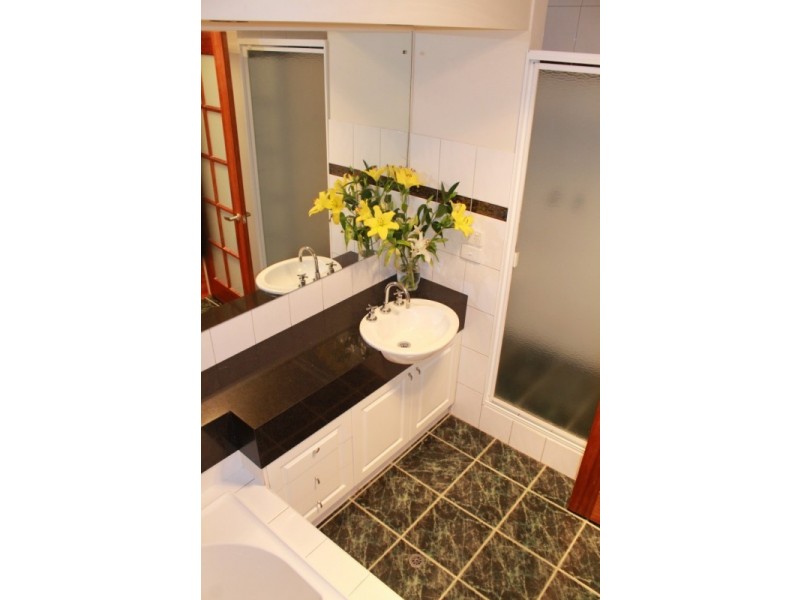 16 DUNLUCE PLACE, Wodonga VIC 3690