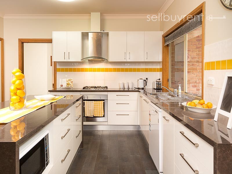 18 ELMSLIE CIRCUIT, Wodonga VIC 3690