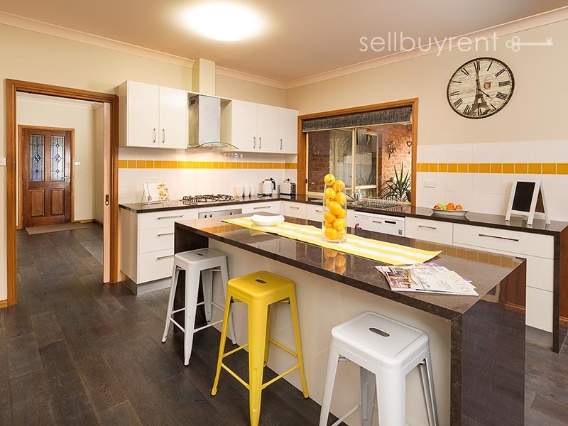 18 ELMSLIE CIRCUIT, Wodonga VIC 3690