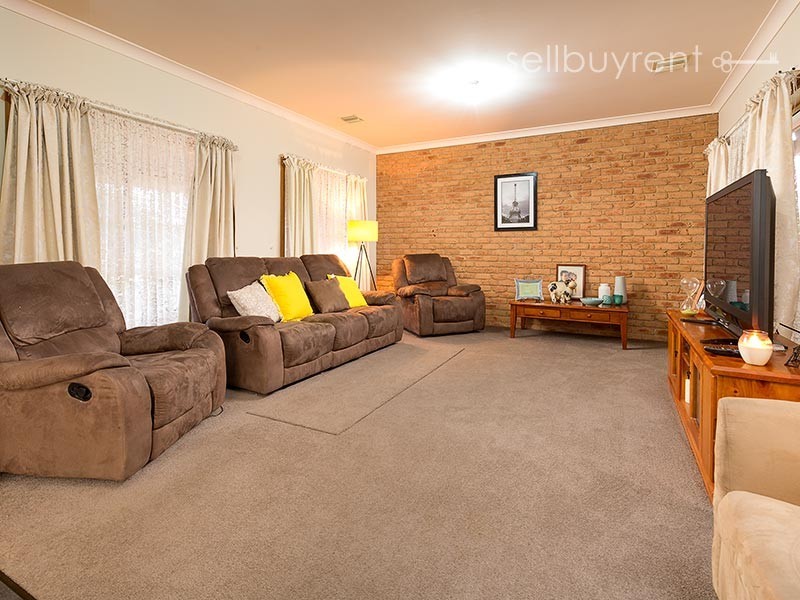 18 ELMSLIE CIRCUIT, Wodonga VIC 3690