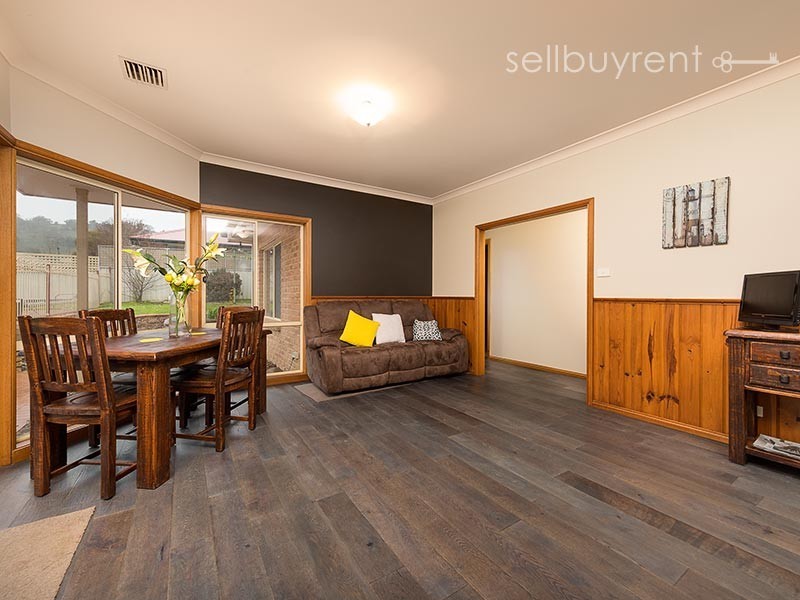 18 ELMSLIE CIRCUIT, Wodonga VIC 3690