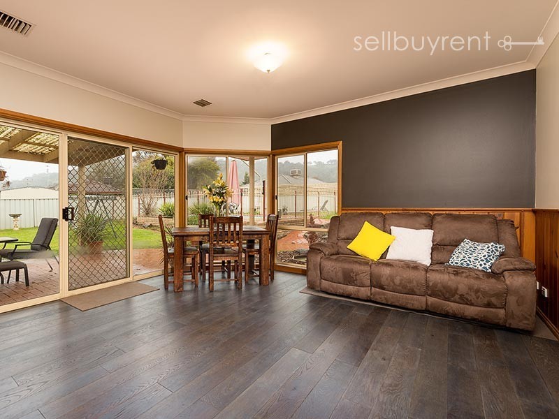18 ELMSLIE CIRCUIT, Wodonga VIC 3690
