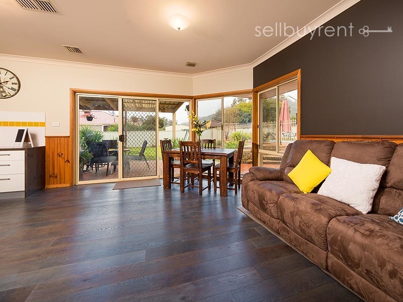 18 ELMSLIE CIRCUIT, Wodonga VIC 3690