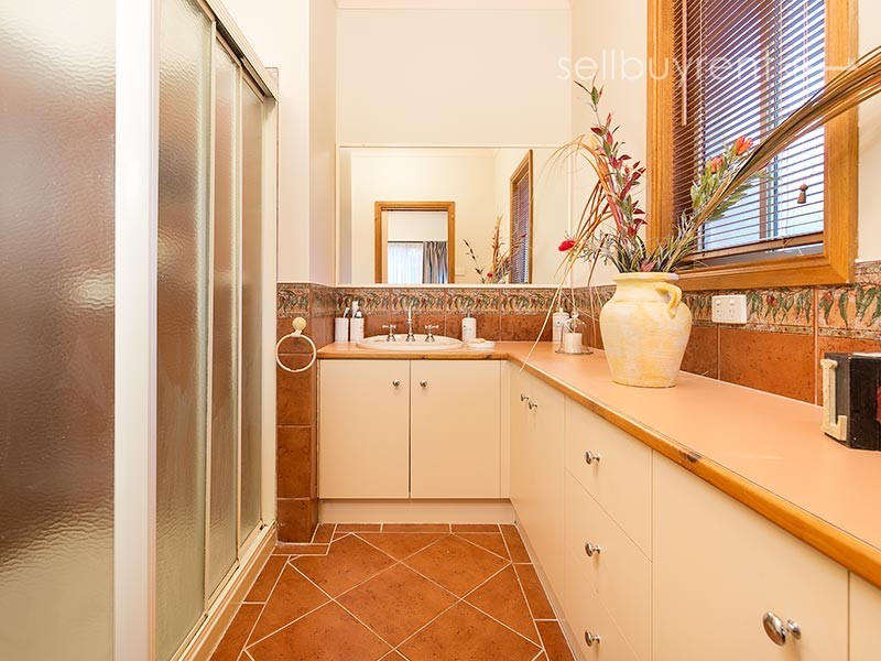 18 ELMSLIE CIRCUIT, Wodonga VIC 3690