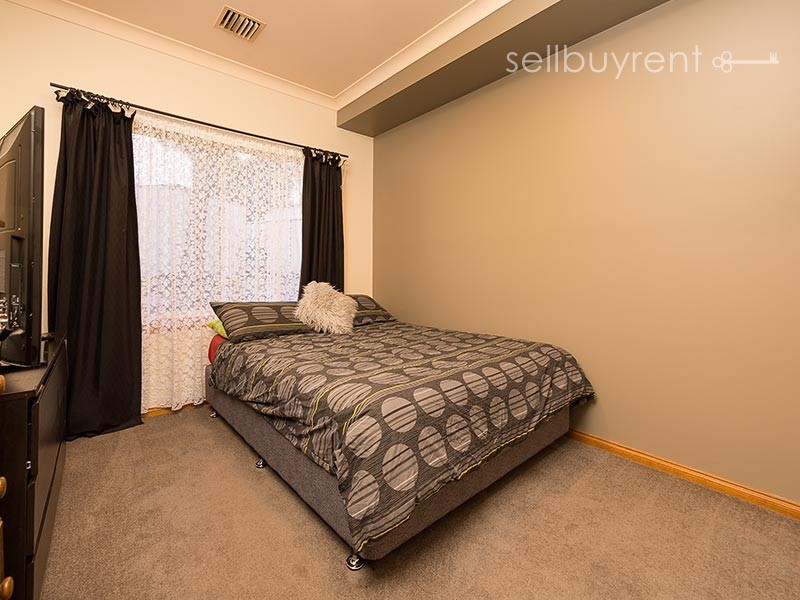 18 ELMSLIE CIRCUIT, Wodonga VIC 3690