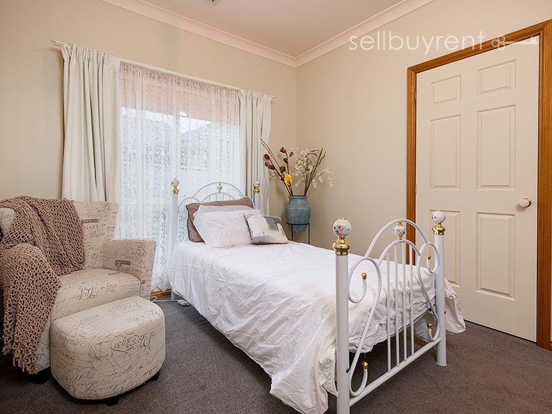 18 ELMSLIE CIRCUIT, Wodonga VIC 3690