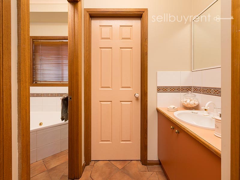 18 ELMSLIE CIRCUIT, Wodonga VIC 3690