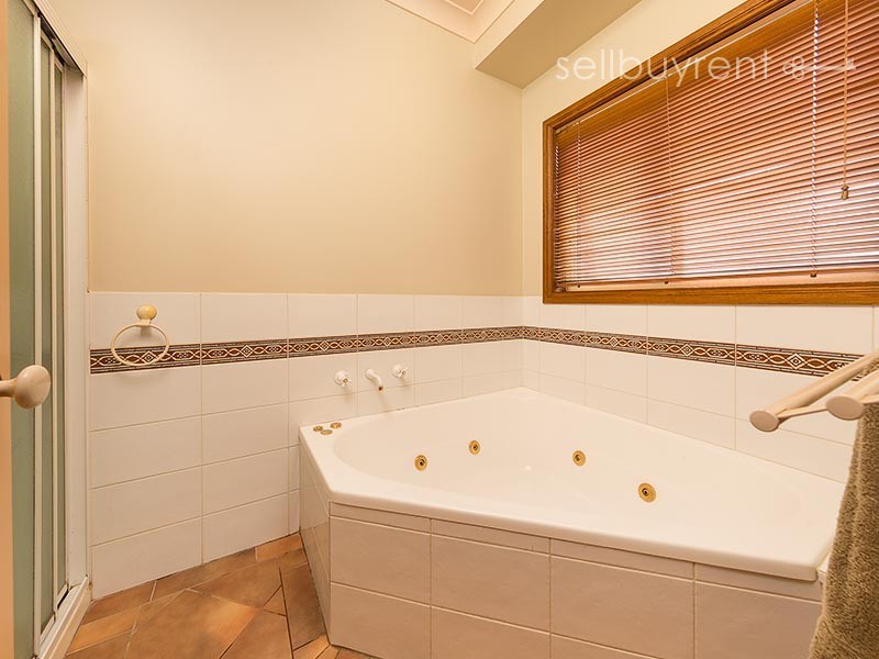 18 ELMSLIE CIRCUIT, Wodonga VIC 3690