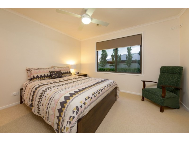 42 BREMER AVENUE, Wodonga VIC 3690