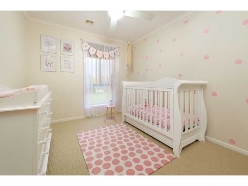 42 BREMER AVENUE, Wodonga VIC 3690