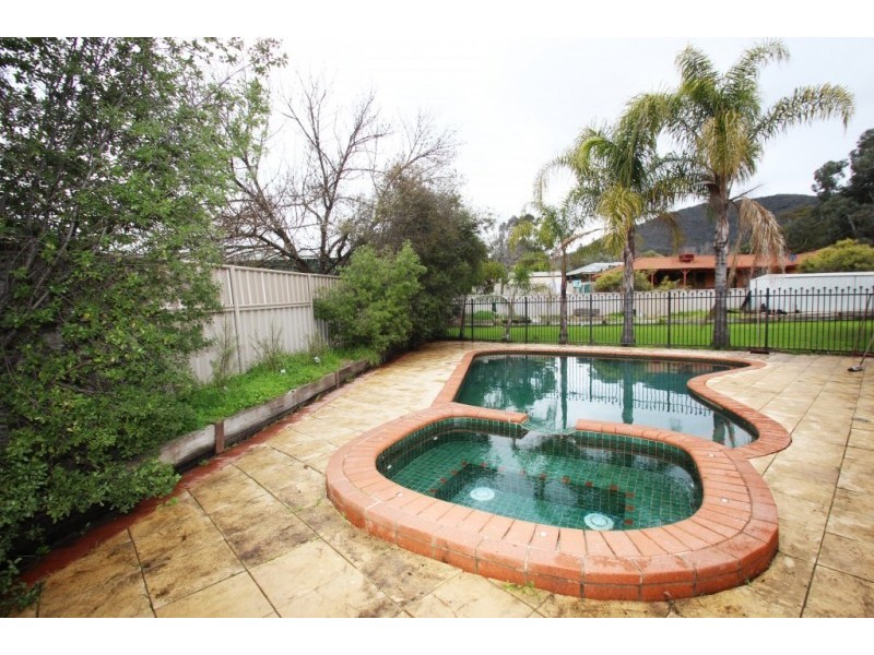 8 Stenzel Crescent, Baranduda VIC 3691