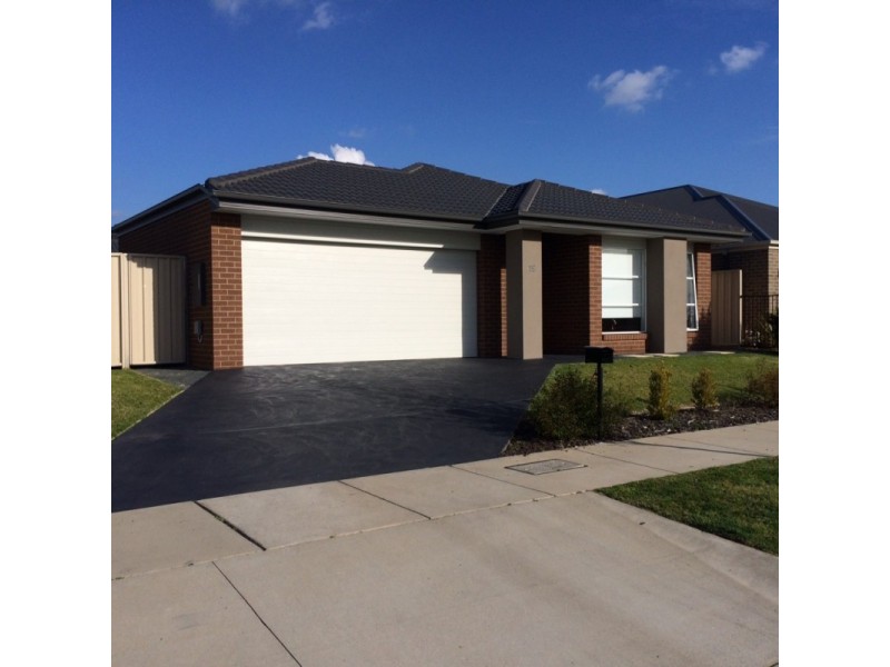 15 MIDDLETON CRESCENT, Wodonga VIC 3690