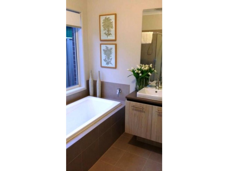 15 MIDDLETON CRESCENT, Wodonga VIC 3690