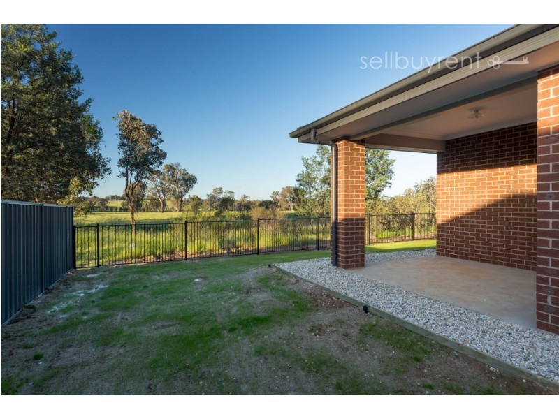 26 BARNETT AVENUE, Thurgoona NSW 2640