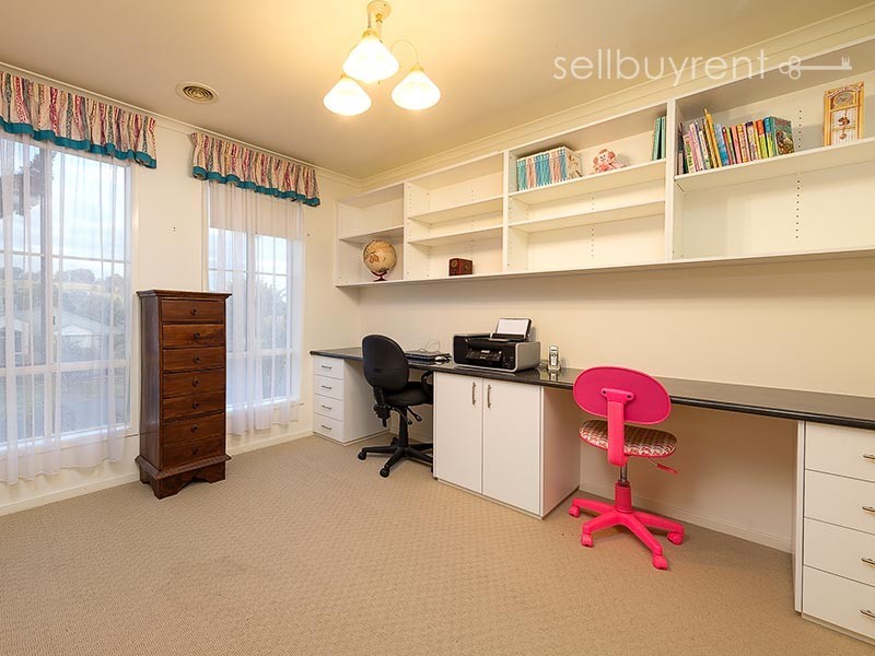 17 AVONDALE DRIVE, Wodonga VIC 3690
