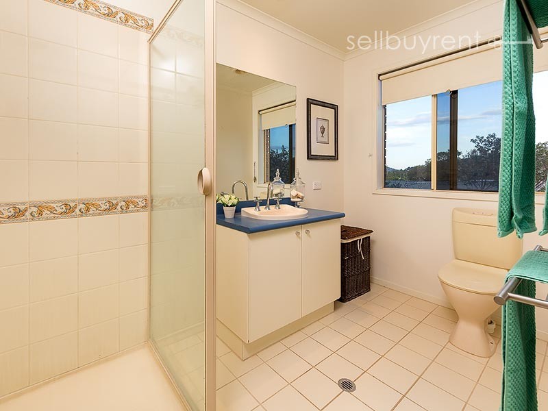 17 AVONDALE DRIVE, Wodonga VIC 3690